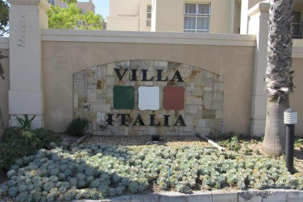 Century Hideaway With Mountain Views, Security, Free Parking Apartamento *