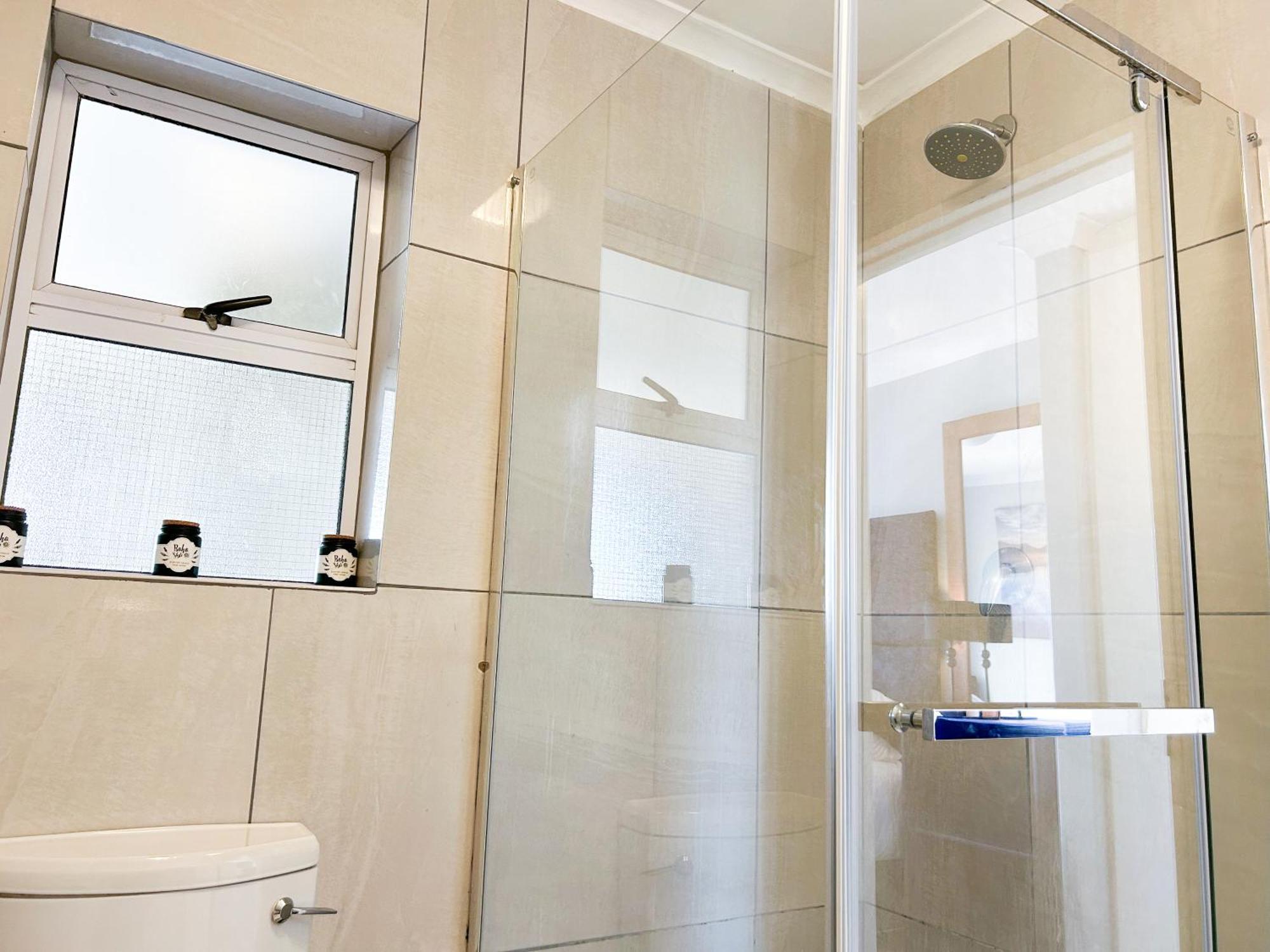 Century Hideaway With Mountain Views, Security, Free Parking * Cape Town