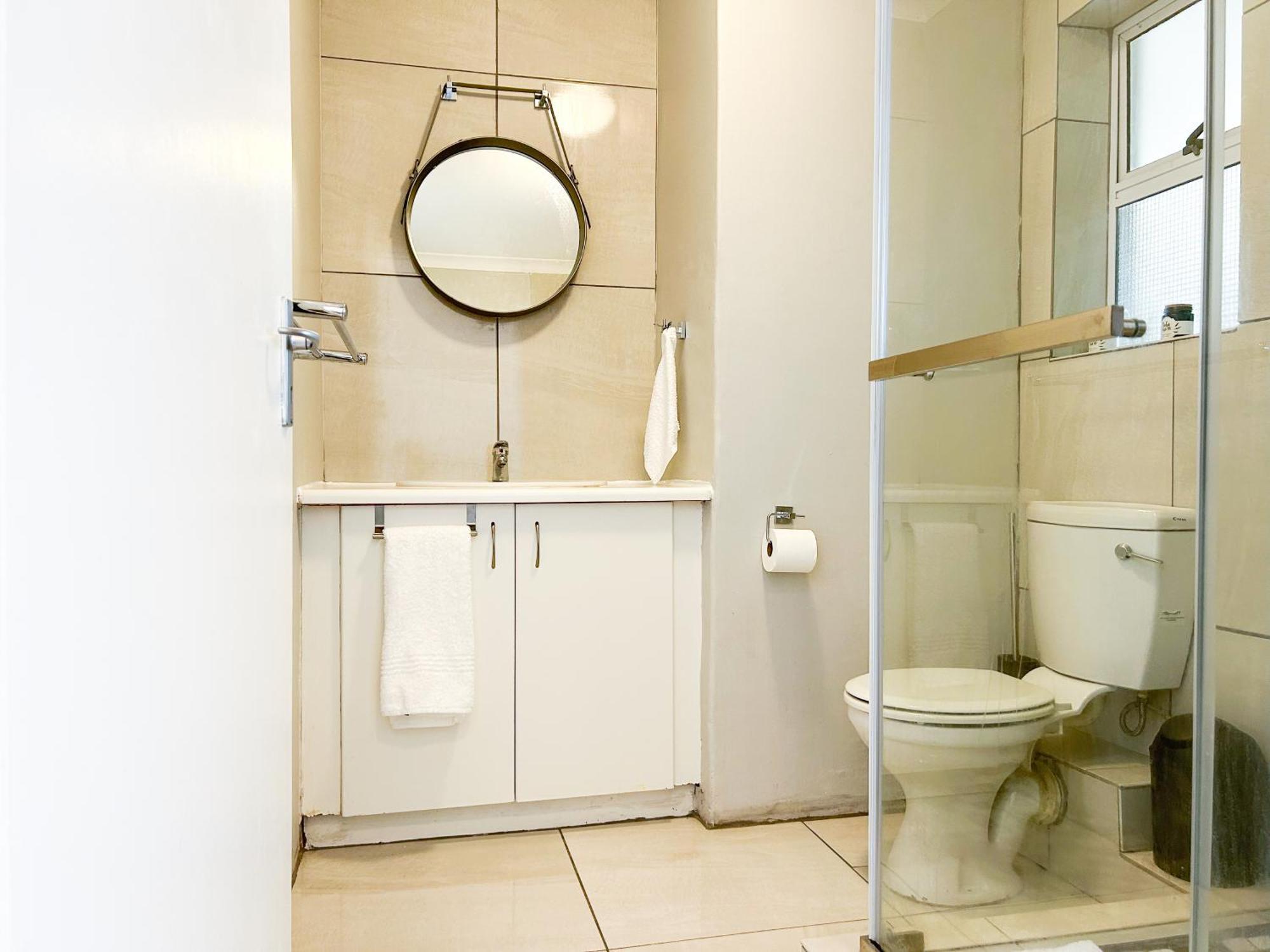 Century Hideaway With Mountain Views, Security, Free Parking Apartamento