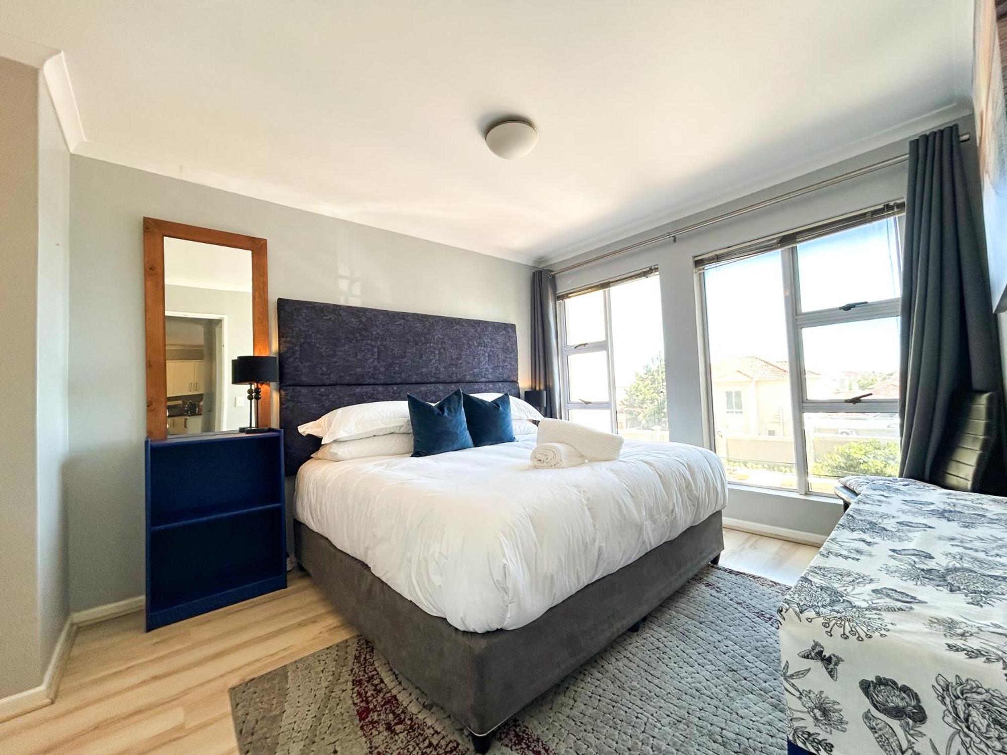 Century Hideaway With Mountain Views, Security, Free Parking * Cape Town