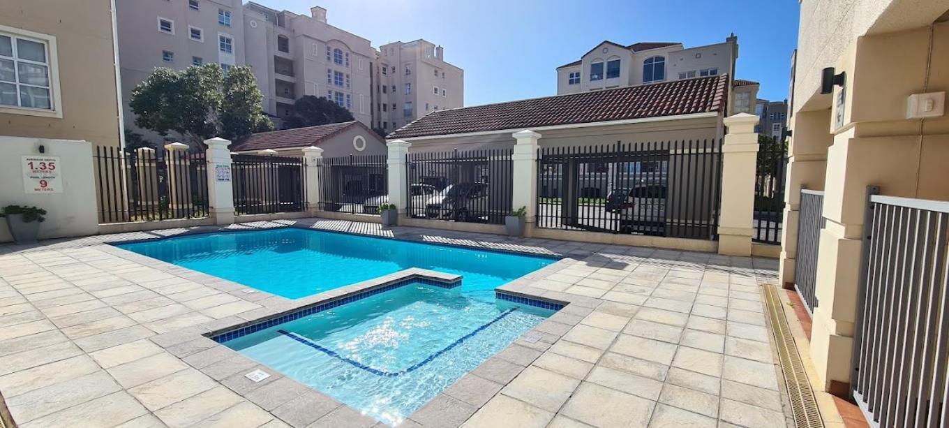 Century Hideaway With Mountain Views, Security, Free Parking *